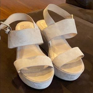 A new day taupe wedges W 6 NWOT